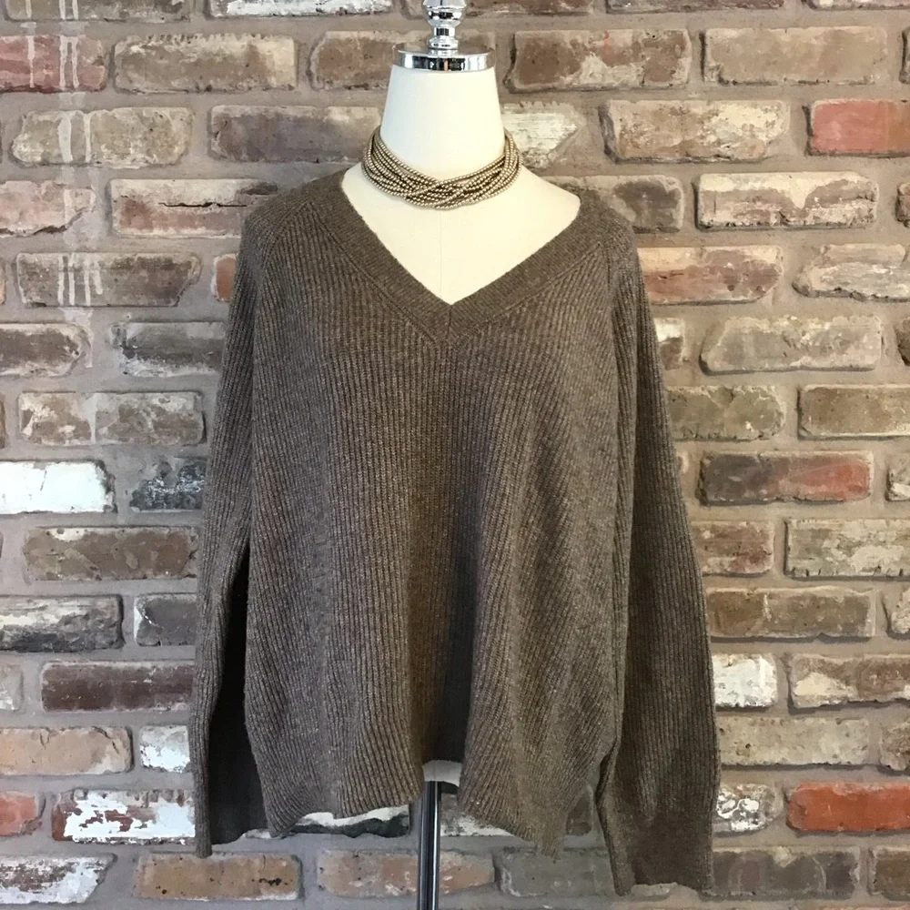 OLD NAVY Women's Mushroom Brown Heathered Shaker Stitch V-Neck Sweater L